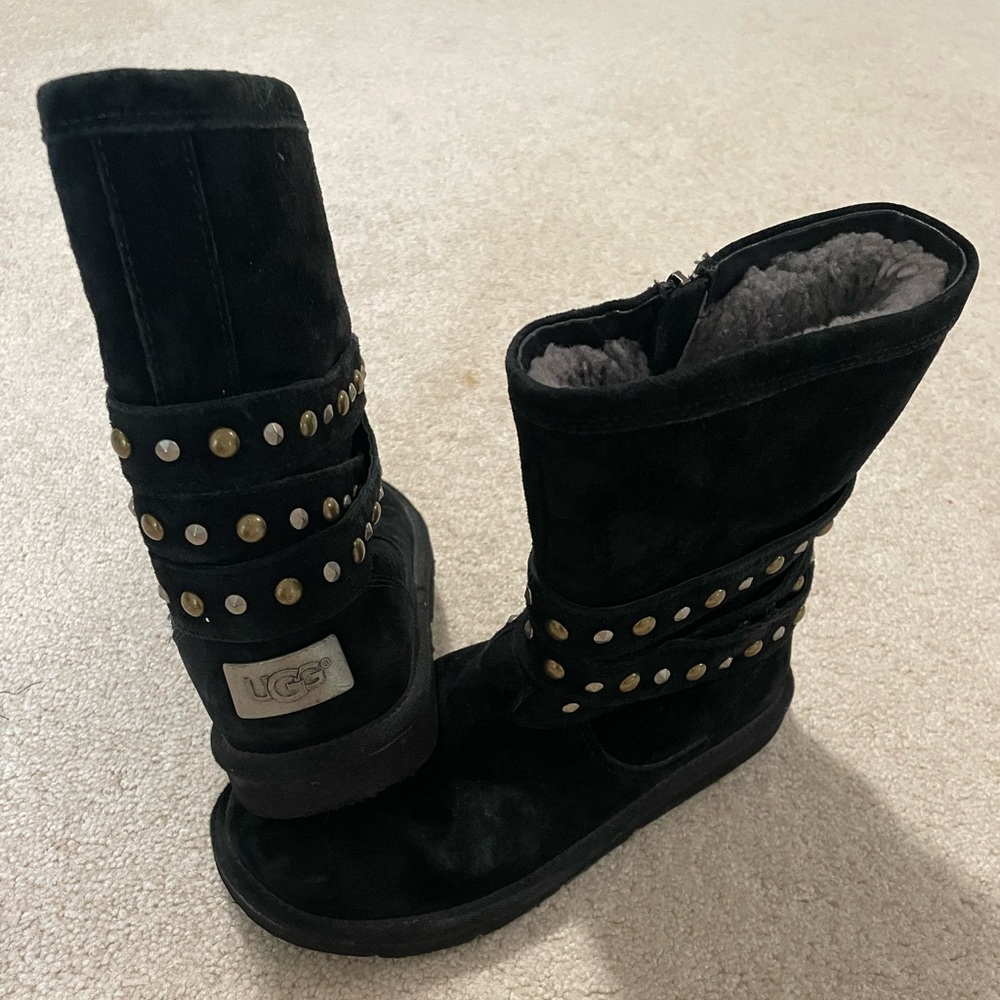 Black Ugg zip up boots Women’s size 6